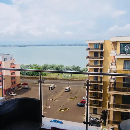 Summerland Apartment *